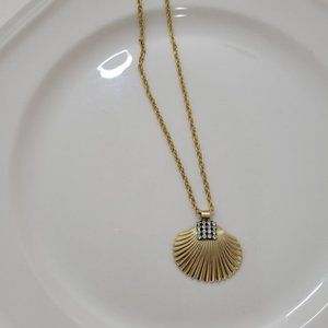 RARE 1960s Shell Clam 14k gold plated tested Necklace with Chain 14"